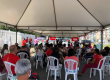 Sintese comemora Dia do Professor com protesto e lançamento do filme Abraço