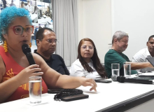 “Os super ricos têm que pagar imposto, justiça tributária já” (Caroline Santos CUT)