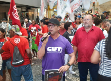 Protesto em Aracaju cobra taxação das grandes fortunas fim da escala 6x1