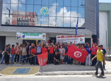 Ato em defesa do Ministério do Trabalho reuniu políticos e dirigentes sindicais