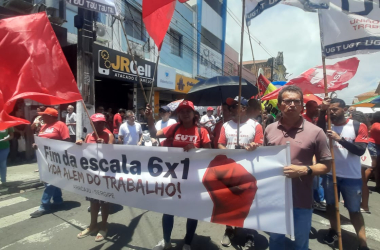 Classe trabalhadora protesta no Centro de Aracaju por redução da jornada de trabalho