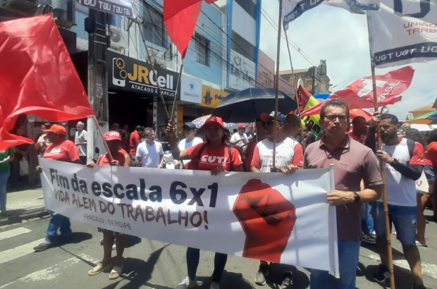 Classe trabalhadora protesta no Centro de Aracaju por redução da jornada de trabalho