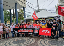CUT-SE faz vigília em aeroporto e protesto no centro de Aracaju contra PEC 32