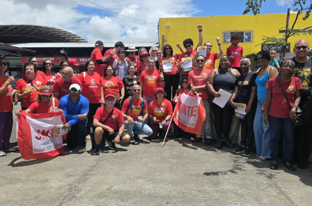 Luta de professores constrói ação solidária de doação de sangue no 15º dia da greve