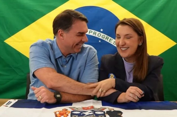 Bolsa Família será cortado em 2 anos, informa coordenadora de Flávio Bolsonaro