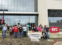 Protesto por valorização e contra PEC 32 marca Dia do Servidor Público