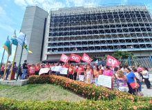 Luta dos aposentados por direitos ocupa a frente do Palácio dos Despachos