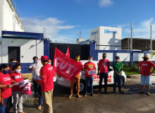 Ato do SINERGIA na porta da SERGÁS cobra valorização, ACT e preço justo do gás