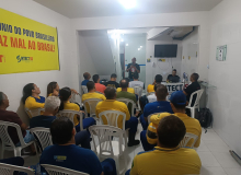 Trabalhadores dos Correios aprovam estado de greve em assembleia geral